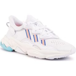 Buty adidas - Ozweego W EF4290 Ftwwht/Sigcor/Bluglo. Białe półbuty damskie Adidas, na co dzień, bez wzorów, ze skóry ekologicznej, bez obcasa, na płaskiej podeszwie, bez zapięcia. Za 499,00 zł.