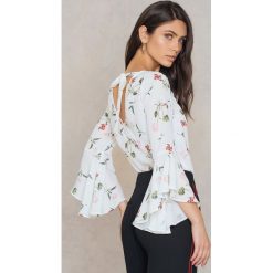 Bluzki damskie: NA-KD Boho Bluzka z dekoltem V – White,Multicolor