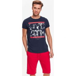 T-SHIRT MĘSKI Z NADRUKIEM. Czerwone t-shirty męskie z nadrukiem Top Secret, na jesień, m, z bawełny. Za 29,99 zł.
