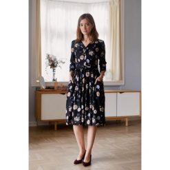 Sukienka Alodia Mignon 32 czarny. Czarne sukienki damskie marki Marie Zélie, s, w paski, z bawełny, retro, bez kołnierzyka, bez rękawów, rozkloszowane. Za 497,00 zł.
