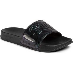 Klapki SUPERDRY - Pool Slide WF310007A Neon Snake Print M1M. Czarne klapki damskie Superdry, bez wzorów, ze skóry ekologicznej, bez obcasa. Za 129,00 zł.