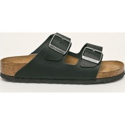 Birkenstock - Klapki skórzane Arizona. Czarne klapki damskie Birkenstock, bez wzorów, ze skóry, bez obcasa, na obcasie. Za 389,90 zł.