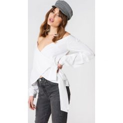 NA-KD Koszula odsłaniająca ramiona - White. Białe bez kategorii marki NA-KD, z poliesteru, z długim rękawem. Za 121,95 zł.