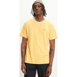 Levi's The Authentic Koszulka Żółty. Żółte podkoszulki męskie Levi's®, s, z haftami, z bawełny, bez kołnierzyka, z krótkim rękawem, krótkie. Za 137,95 zł.