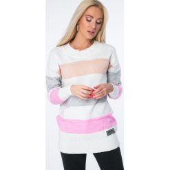 Swetry klasyczne damskie: Sweter w pasy / pudrowy MISC001