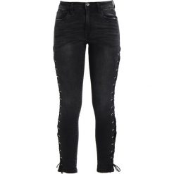 Urban Classics LACE UP PANTS Jeans Skinny Fit black washed. Czarne rurki damskie Urban Classics. W wyprzedaży za 188,10 zł.