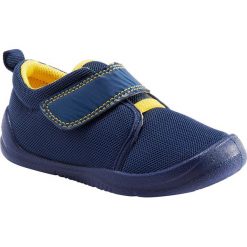 Buty 160 I MOVE FIRST dla maluchów. Niebieskie buciki niemowlęce DOMYOS, z poliesteru, bez zapięcia. Za 39,99 zł.