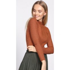 Camelowy Sweter Tolerate. Brązowe swetry damskie Born2be, uniwersalny, bez wzorów, bez rękawów, bez kaptura. Za 69,99 zł.