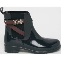 Tommy Hilfiger - Kalosze. Niebieskie kalosze damskie TOMMY HILFIGER, bez wzorów, z gumy. W wyprzedaży za 299,90 zł.