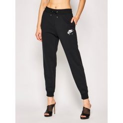 Spodnie dresowe NIKE Nsw Air CJ3047. Czarne spodnie damskie Nike, m, z elastanu. W wyprzedaży za 209,00 zł.