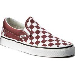 Tenisówki VANS - Classic Slip-On VN0A38F7QCJ (Checkerboard) Apple Butt. Czerwone półbuty damskie Vans, bez wzorów, z gumy, bez obcasa, na płaskiej podeszwie, bez zapięcia. W wyprzedaży za 199,00 zł.