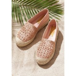 Różowe Espadryle Adoring. Żółte espadryle damskie Inny, bez wzorów, z materiału, bez obcasa, na płaskiej podeszwie. Za 79,99 zł.