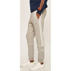 Adidas Originals - Spodnie. Szare spodnie męskie adidas Originals, na co dzień, xl, bez wzorów, z elastanu. Za 269,90 zł.
