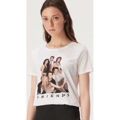 Koszulka Friends - Biały. Białe koszulki damskie Sinsay, s, bez wzorów, bez kołnierzyka. Za 24,99 zł.