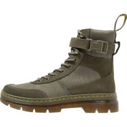 Dr. Martens COMBS TECH Botki sznurowane khaki. Brązowe botki damskie skórzane marki Dr. Martens, na sznurówki. Za 479,00 zł.