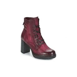 Botki Mjus CERTA LACE. Czerwone botki damskie MJUS, bez obcasa, bez zapięcia. W wyprzedaży za 426,30 zł.