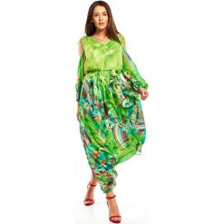 Wzorzysta sukienka maxi. Zielone sukienki damskie Made in Poland, bez wzorów, z elastanu, bez kołnierzyka, bez rękawów, maxi. Za 379,00 zł.
