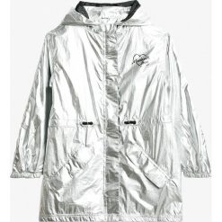 Pepe Jeans - Parka dziecięca Aurora 122-180 cm. Szare parki damskie Pepe Jeans, bez wzorów, z elastanu, krótkie, z kapturem. W wyprzedaży za 249,90 zł.