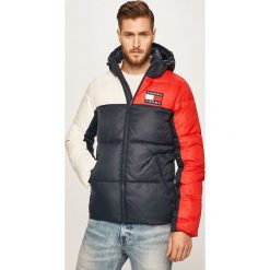 Tommy Jeans - Kurtka. Niebieskie płaszcze męskie Tommy Jeans, m, bez wzorów, z elastanu, krótkie, z kapturem. W wyprzedaży za 949,90 zł.