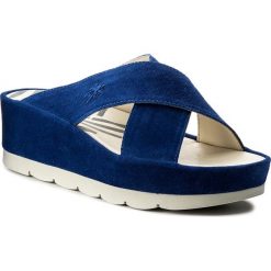 Klapki FLY LONDON - Begsfly P500793006 Blue. Niebieskie klapki damskie marki Fly London, bez wzorów, ze skóry, bez obcasa. W wyprzedaży za 269,00 zł.