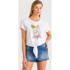 T-SHIRT Liu Jo. Białe t-shirty damskie Liu Jo, s, bez wzorów, z materiału, bez kołnierzyka. Za 287,10 zł.
