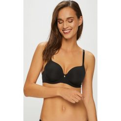 Triumph - Biustonosz Body Make-Up Essentials. Czarne biustonosze z fiszbinami marki Triumph, z haftami, z elastanu. W wyprzedaży za 139,90 zł.