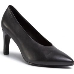 Szpilki VAGABOND - Whitney 4618-201-20 Black. Czarne półbuty damskie Vagabond, bez wzorów, ze skóry, bez obcasa, na obcasie, bez zapięcia. W wyprzedaży za 349,00 zł.