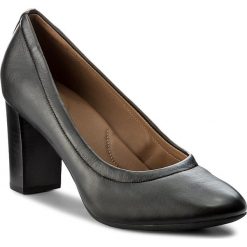 Półbuty CLARKS - Chryssa Ari 261279364 Black Leather. Czarne półbuty damskie marki Clarks, bez wzorów, ze skóry, bez obcasa, na obcasie, bez zapięcia. W wyprzedaży za 289,00 zł.