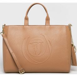 Trussardi Jeans - Torebka. Czarne kuferki damskie Trussardi Jeans, w paski, z poliesteru, na ramię, duże, bez dodatków. W wyprzedaży za 399,90 zł.