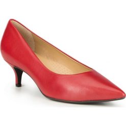 Buty damskie. Czarne czółenka damskie Wittchen, do pracy, bez wzorów, ze skóry, na niskim obcasie, na szpilce. W wyprzedaży za 299,90 zł.