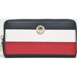 Tommy Hilfiger - Portfel. Brązowe portfele damskie TOMMY HILFIGER, bez wzorów, ze skóry ekologicznej. Za 299,90 zł.