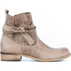 Botki z kokardą - skóra naturalna - model 458 - kolor taupe. Szare botki damskie Zapato, z jeansu, eleganckie, z okrągłym noskiem, bez obcasa, na płaskiej podeszwie, bez zapięcia. W wyprzedaży za 319,20 zł.