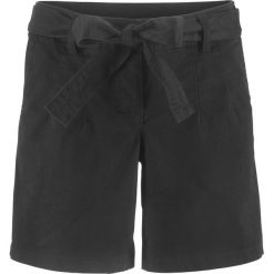 Szorty ze stretchem bonprix czarny. Czarne bermudy damskie bonprix. Za 49,99 zł.