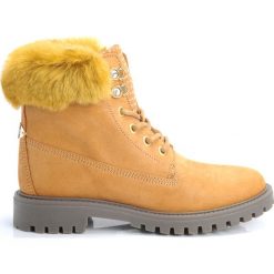 Guess Botki "Tamara". Półbuty damskie Guess, z aplikacjami, ze skóry, bez obcasa, na płaskiej podeszwie, bez zapięcia. Za 249,00 zł.