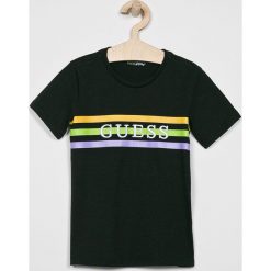Guess Jeans - T-shirt dziecięcy 113-157 cm. Czarne t-shirty chłopięce marki Guess Jeans, z nadrukiem, z bawełny, bez rękawów. W wyprzedaży za 79,90 zł.