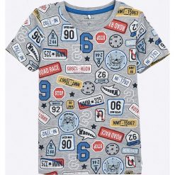 Name it - T-shirt dziecięcy Merland 92-128 cm. Szare t-shirty męskie marki Name it, z elastanu, z okrągłym kołnierzem. W wyprzedaży za 29,90 zł.