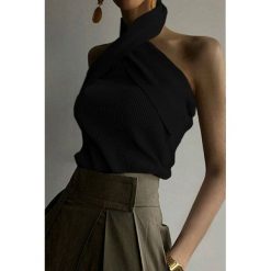 Top ZEOMA BLACK. Czarne bluzki damskie Top ZEOMA BLACK, uniwersalny, bez wzorów, bez kołnierzyka. W wyprzedaży za 49,00 zł.