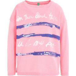 Benetton Sweter rose. Czerwone swetry chłopięce marki Benetton, z bawełny. W wyprzedaży za 125,10 zł.