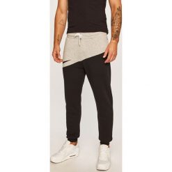 Nike Sportswear - Spodnie. Szare spodnie męskie Nike Sportswear, na co dzień, s, z nadrukiem, z bawełny, casualowe. Za 239,90 zł.