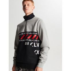 Bluza ze stójką - Czarny. Czarne bluzy męskie Cropp, s, bez wzorów, ze stójką, bez rękawów, bez kaptura. W wyprzedaży za 59,99 zł.