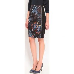 Spódnica regularna damska w kwiaty, gładka. Spódniczki damskie Top Secret, w kwiaty, z materiału, eleganckie, ołówkowe. W wyprzedaży za 39,99 zł.