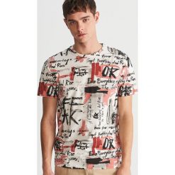 T-shirt z napisami - Kremowy. Białe t-shirty męskie Reserved, xl, z napisami, bez kołnierzyka. Za 49,99 zł.