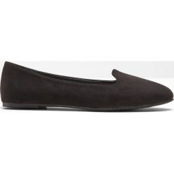 Buty wsuwane bonprix czarny. Czarne baleriny damskie bonprix, bez wzorów, bez obcasa. Za 54,99 zł.