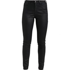 Lee SUPER HIGH WAIST Jeans Skinny Fit coated black. Czarne rurki damskie Lee, z podwyższonym stanem. Za 349,00 zł.