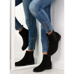 Sztyblety damskie czarne NS025P BLACK. Czarne botki damskie obuwie damskie, z zamszu, klasyczne, bez obcasa, na płaskiej podeszwie, na zamek. Za 140,75 zł.