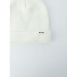 Dzianinowa czapka basic. Białe czapki męskie Pull&Bear, z dzianiny. Za 24,90 zł.