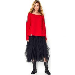 Bluza oversize damska czerwona. Czerwone bluzy damskie e-margeritka.pl, s, z aplikacjami, z bawełny, eleganckie, z długim rękawem, długie, bez kaptura. Za 149,99 zł.