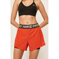 Nike - Szorty. Czerwone spodenki sportowe damskie Nike, s, bez wzorów, z poliesteru, sportowe, dri-fit (nike). Za 149,90 zł.