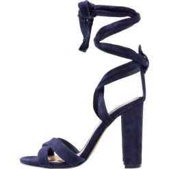 Sandały damskie: Steve Madden CHRISTEY Sandały na obcasie navy
