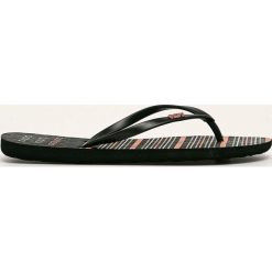 Roxy - Japonki. Czarne klapki damskie Roxy, bez wzorów, z gumy, bez obcasa, na obcasie. Za 69,90 zł.